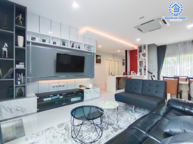 *****บ้านเดี่ยวมือสองนนทบุรี ม.มัณฑนา ราชพฤกษ์-สะพานเจษฎาบดินทร์ฯ เนื้อที่มากถึง 58 ตร.ว. ฟังก์ชัน 3 ห้องนอน 3 ห้องน้ำ 2 ที่จอดรถ บนทำเลติดถนนราชพฤกษ์ เชื่อมต่อถนนหลายเส้นทาง เดินเข้าเมืองสะดวก ใกล้ทางด่วน "ศรีรัช" ห้ามพลาด!